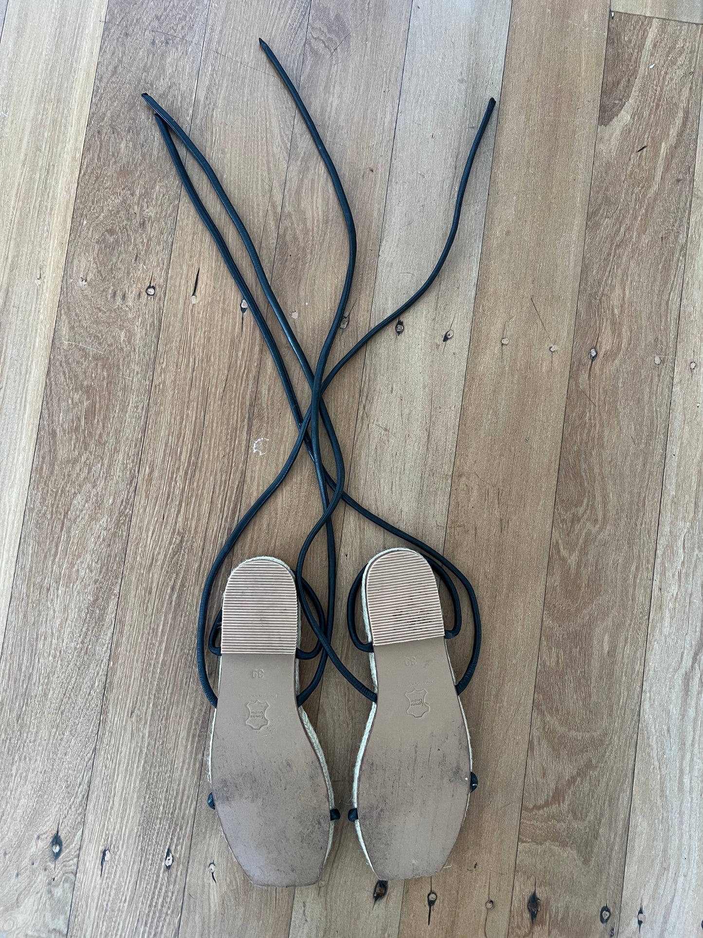 ST. AGNI Leo tie-fastening sandals size 39